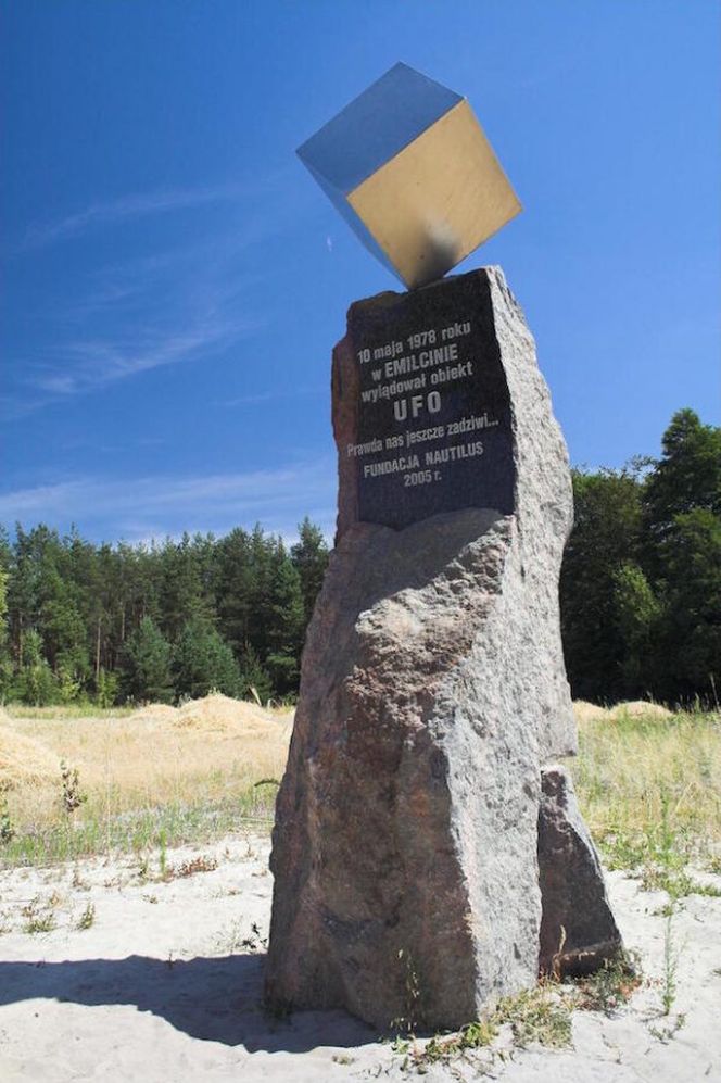 pomnik ufo