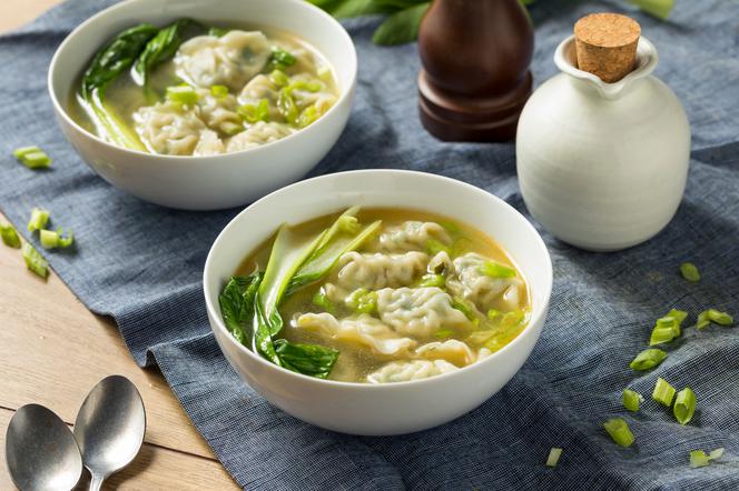 Zupa wonton: przepis na szybką wersję domową