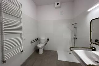 Kamienica przy ul. Włókienniczej w Łodzi odzyskuje dawny blask