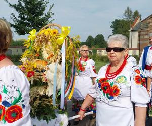 Dożynki 2024 w powiecie starachowickim. W Wąchocku dożynkowe wieńce, korowód i przysmaki