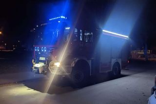 Nocny pożar w bloku przy Olszewskiego w Jaworznie. Ewakuacja setki mieszkańców. Dwoje dzieci w szpitalu