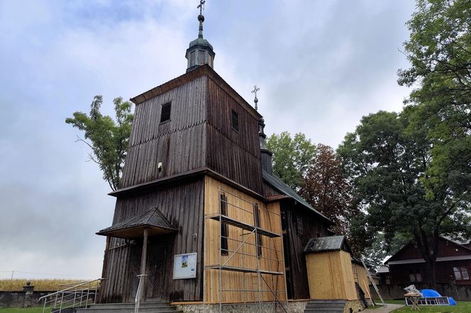 Mieszkańcy Mostka w szoku! Nie dowierzają, że ich proboszcz mógł krzywdzić dzieci