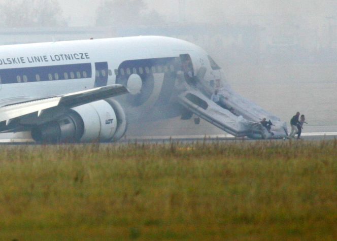 Kapitan Wrona dokonał heroicznego lądowania bez podwozia