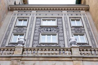 Nowe życie sgraffito. Zobacz odrestaurowane cztery warszawskie sgraffiti 