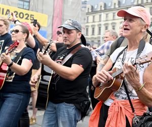 Gitarowe granie z zespołem Dżem na Rynku w Katowicach