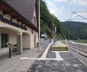 Nowe perony i infrastruktura kolejowa na kryniczance w Dolinie Popradu