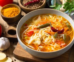 Domowa zupka chińska - patent na zdrową zupę bez chemii, która smakuje jak ta z torebki