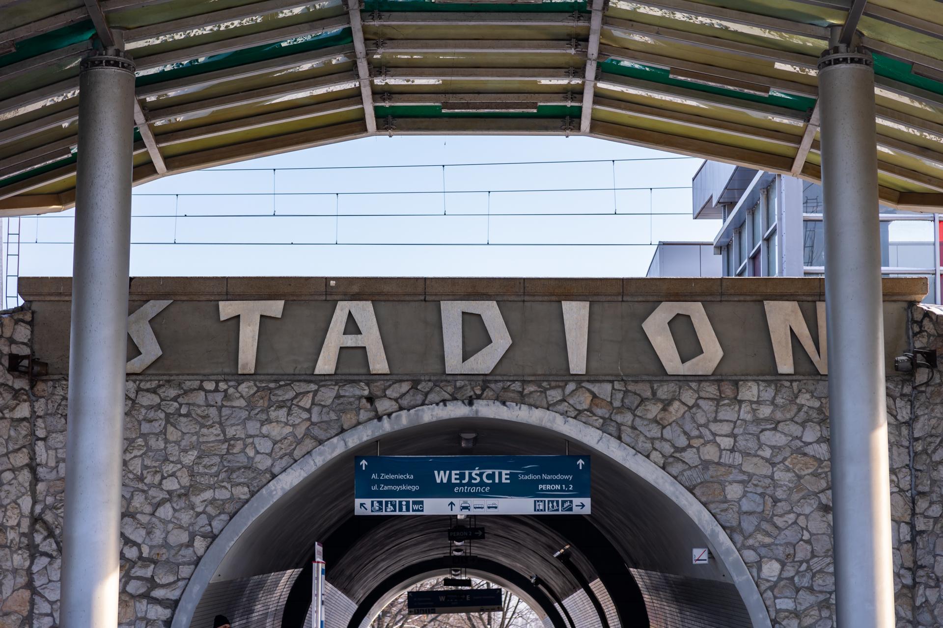 Warszawa Stadion PKP - zdjęcia stacji w kształcie łupiny orzecha