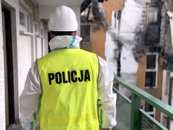 Policjanci pokazali jak wygląda wnętrze spalonego budynku w Ząbkach. Wstrząsające obrazki
