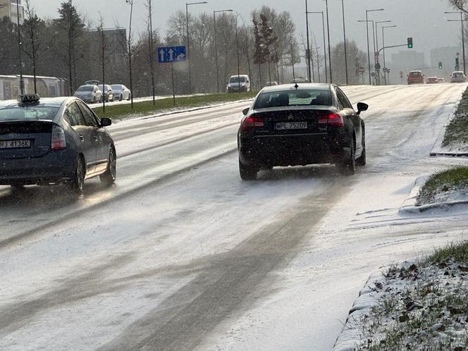 Pierwszy śnieg w Warszawie. Zablokowana Dolina Służewiecka