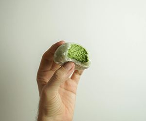 Nie tylko matcha latte. Podpowiadamy, jak jeszcze wykorzystać tę herbatę w kuchni