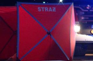 Dramatyczny wypadek pod Jaktorowem. Czołowe zderzenie mercedesa i rowerzysty. Kolarz zginął na miejscu