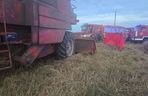 Śmiertelny wypadek na polu pod Chojnicami. Ojciec potrącił kombajnem 29-letniego syna [ZDJĘCIA]
