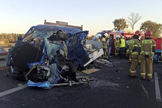 Fura pieniędzy na miejscu przerażającego wypadku pod Płońskiem! 30-lalka i 40-latek z Jaguara nie żyją