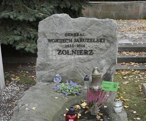 Grób Jaruzelskiego na Powązkach Wojskowych