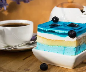 Zachwycająca Królowa śniegu. Obłędny deser w kolorach nieba