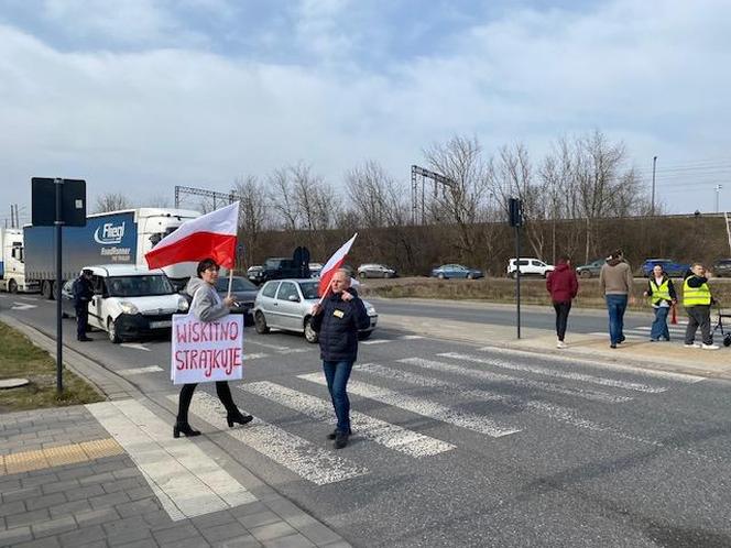 Mieszkańcy Wiskitna strajkują. Zablokowali rondo:  Niech płacone przez nas podatki przełożą się na inwestycje na naszym osiedlu