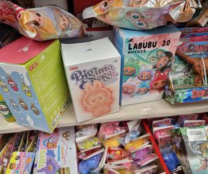 Maskotka roku? Labubu podbija nadmorskie stoiska – i portfele turystów