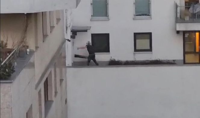 Włamywacz niczym Spider-Man skakał po balkonach. Zatrzymała go policja