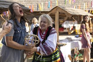 W filmie kreuje postać Halinki – temperamentnej babki głównej bohaterki.