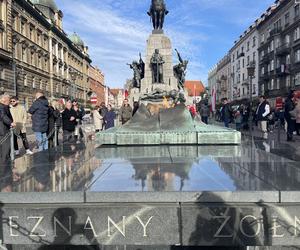 Tak Kraków świętował 104. lata niepodległości. Tłumy na ulicach miasta