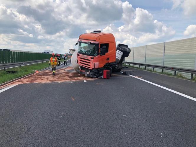 Wypadek na A4. Kierowcy jechali pod prąd "korytarzem życia"!
