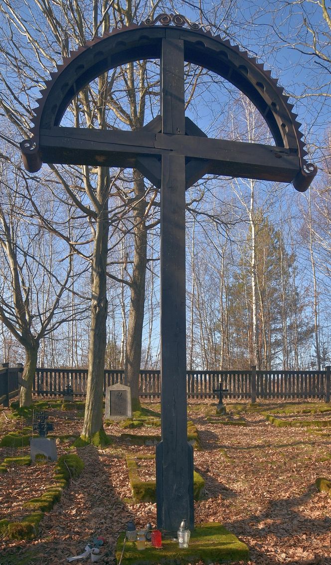 To jedna z najciekawszych wsi w Małopolsce. Kiedyś rozdzielono ją na dwie połowy