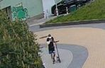Wrocław. Złodziej łańcuszków poszukiwany. Napada tylko starsze kobiety [ZDJĘCIA].
