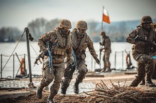 Zakup uzbrojenia nie wystarczy. Narasta problem odejść żołnierzy z wojska