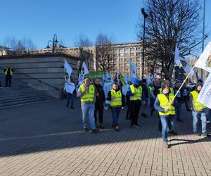 Górnicy protestowali pod ministerstwem przemysłu w Katowicach przeciwko likwidacji KWK Bielszowice