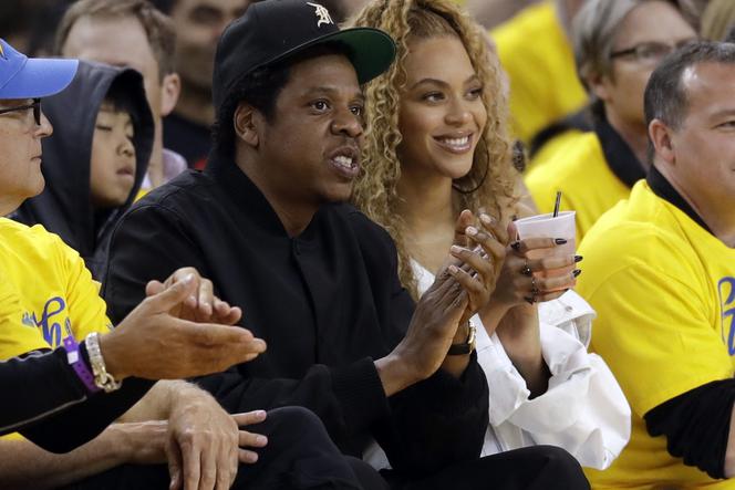 Beyonce i Jay-Z mają wychodne! Na meczu NBA byli bez dzieci