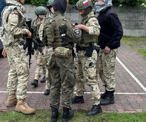 Przedstawienie grupy rekonstrukcyjnej podczas pikniku w Sosnowcu