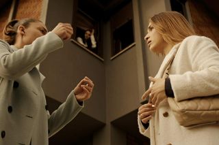 Miłość i nadzieja, odcinek 305. Yildiz, Bahar, Sila