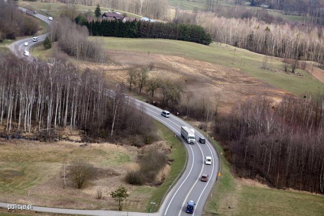 Wielki transport z cudzoziemcami przekroczył granicę. Pojechali w kierunku Litwy [ZDJĘCIA]