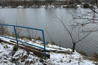 Tragedia przy moście Milenijnym we Wrocławiu. Z rzeki wyłowiono ciało starszego mężczyzny