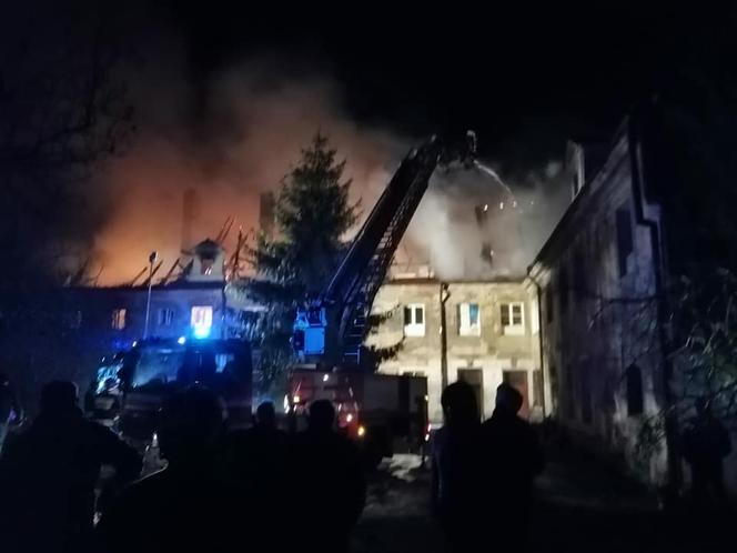 Groźny pożar nieopodal klasztoru w Lubiążu