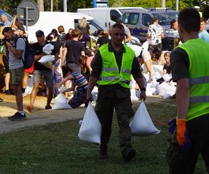 Walka z powodzią na wrocławskich Stabłowicach 