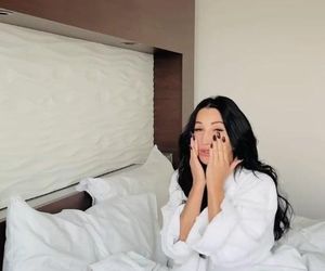 Justyna Steczkowska chwali się nagraniem z łóżka. Jej ciało zakrywa tylko szlafrok!