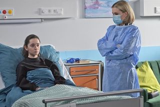 Pierwsza miłość, odcinek 4039: Angelika/Milena (Patrycja Franczak), jej matka Eliza (Anna Maria Sieklucka)