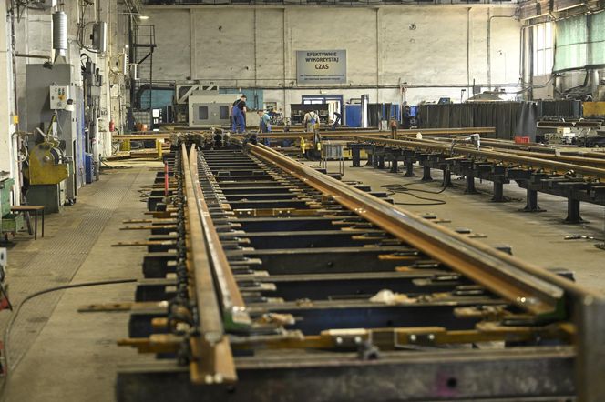 Kraków buduje Warszawie plac Zawiszy. Byliśmy w fabryce, gdzie powstanie 121 elementów wielkiej układanki