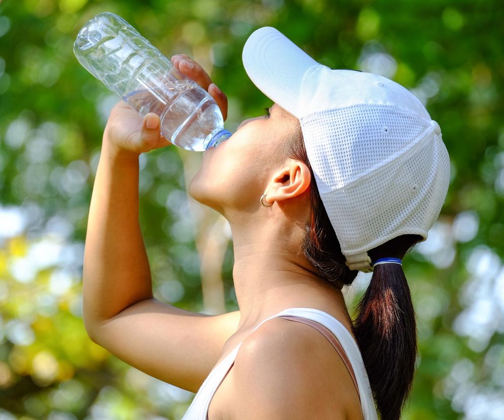 Mdłości i bóle głowy. Te objawy mogą mówić o zatruciu wodą