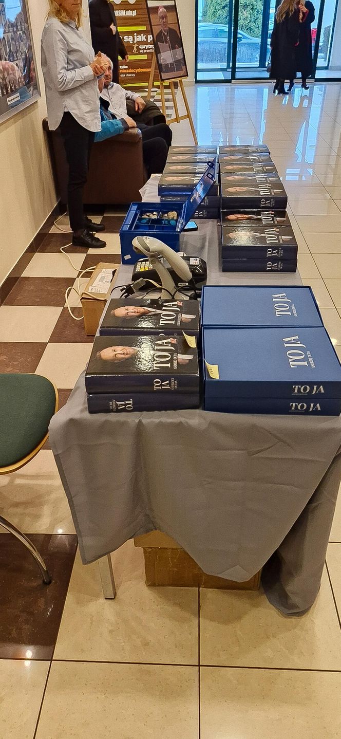 Piękne studentki o. Rydzyka przyćmiły byłego prezydenta Andrzeja Dudę