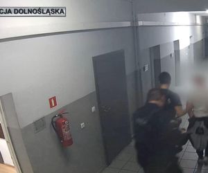 Atak na ratownika i policjantów w Lubinie. „Groził śmiercią, próbował uderzyć”