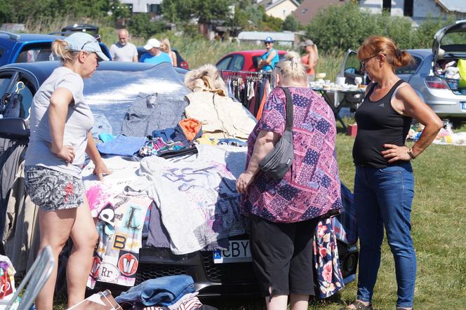 Pchli targ, czyli wyprzedaż garażowa w podbydgoskich Przyłękach [ZDJĘCIA]