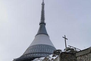 Kosmiczny hotel w Sudetach na sprzedaż! Ikona socmodernizmu zmieni właściciela