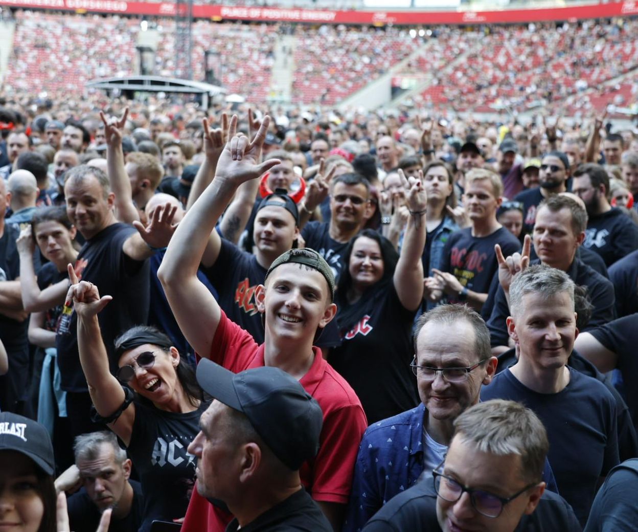 AC/DC w Warszawie. Na koncert na PGE Narodowym przyszły tłumy [ZDJĘCIA ...