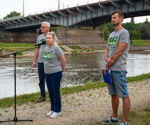 Wspólne sprzątanie terenów Warty