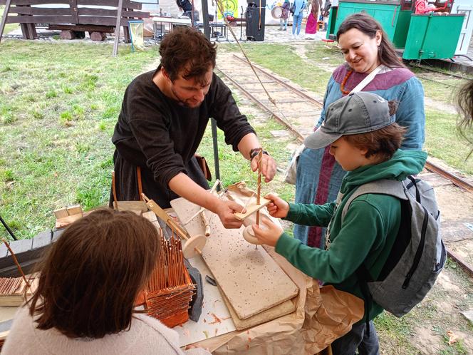 Odbywający się w Mrozach Festyn Archeologiczny to wydarzenie, które z roku na rok przyciąga coraz więcej umieszkańców regionu i turystów