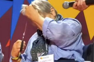 Europosłanka Janina Ochojska ścięła włosy na znak protestu