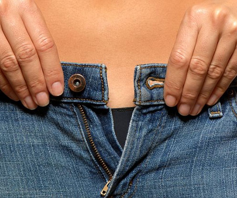Obrzęk brzucha : Jeśli pojawia się przed miesiączką, jest skutkiem typowych zmian hormonalnych. Gdy szerszemu obwodowi talii towarzyszą zaburzenia trawienia, może to świadczyć o gromadzeniu się gazów w jelitach.
